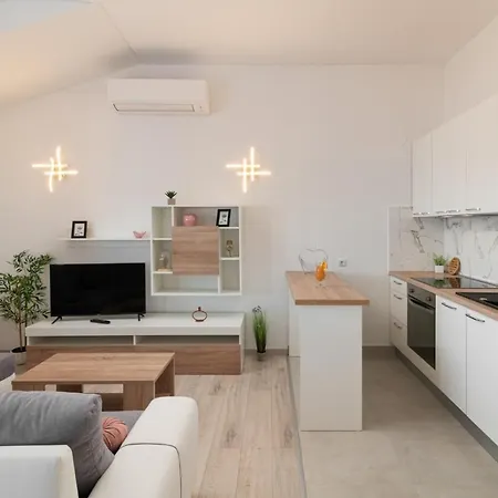 A Apartment Marina